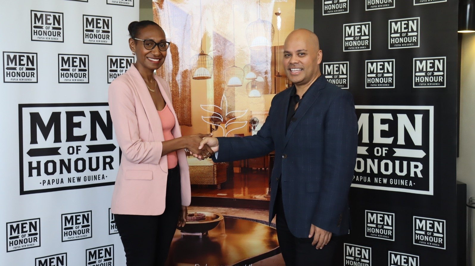 (L-R) Digicel PNG Foundation CEO Serena Sasingian thanks Airways Hotel & Residence Group General Manger Robert O’Brien for coming on board as a sponsor for the Men Of Honour Awards 7th season this year.