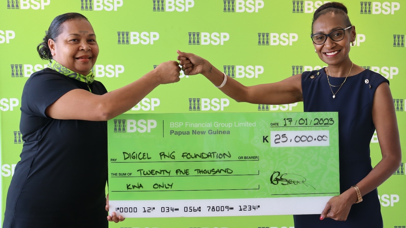 (L-R): BSP Head of Marketing and Public Relations Gorethy Semi presented a cheque of K25,000 to Digicel PNG Foundation CEO Serena Sasingian for the Men Of Honour Southern Region Category Awards.